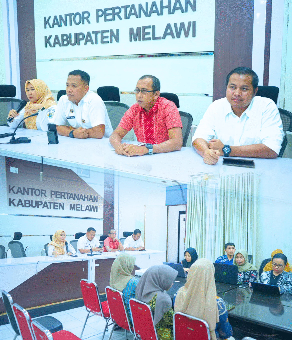 Kantor Pertanahan Kabupaten Melawi terus berupaya dalam meningkatkan tata kelola arsip sesuai dengan norma standar kriteria. Salah satunya melalui kegiatan coaching clinic pengelolaan arsip dan penggunaan aplikasi SRIKANDI. Pada Kamis, 25 September 2025.