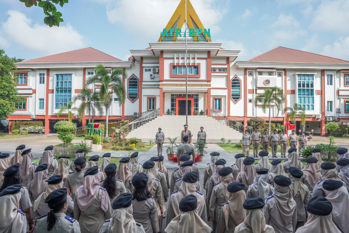 Peringati HANTARU 2025, Kanwil BPN Kalbar Gelar Upacara Bendera