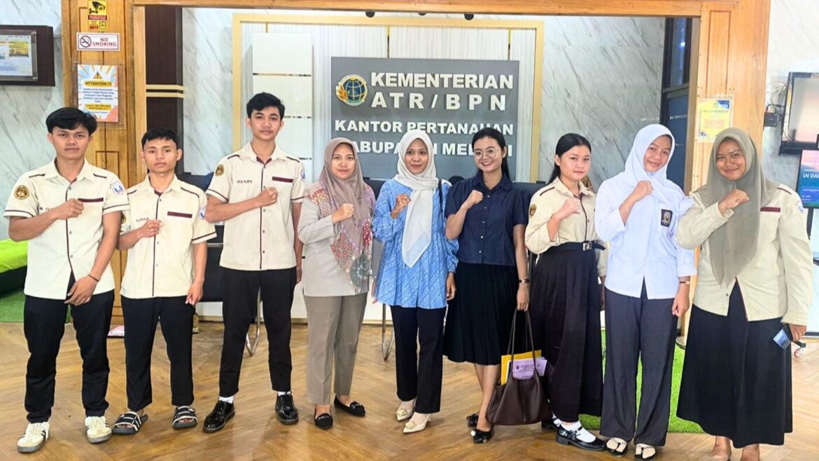 Pelepasan Siswa Praktek Kerja Lapangan. Rabu 01 Oktober 2025