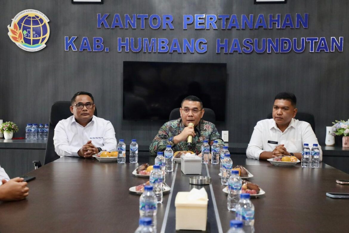 Kunjungi Kantah Kabupaten Humbang Hasundutan, Wamen Ossy Tekankan Pentingnya Akurasi Data Pertanahan